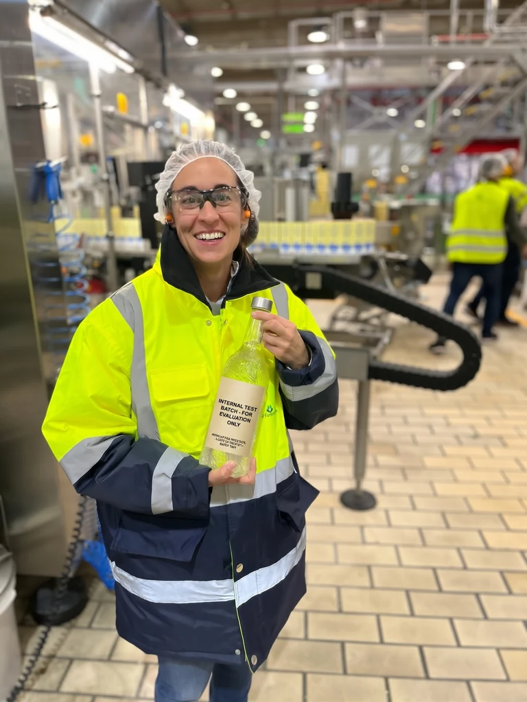 Elena Moliterni en una planta industrial