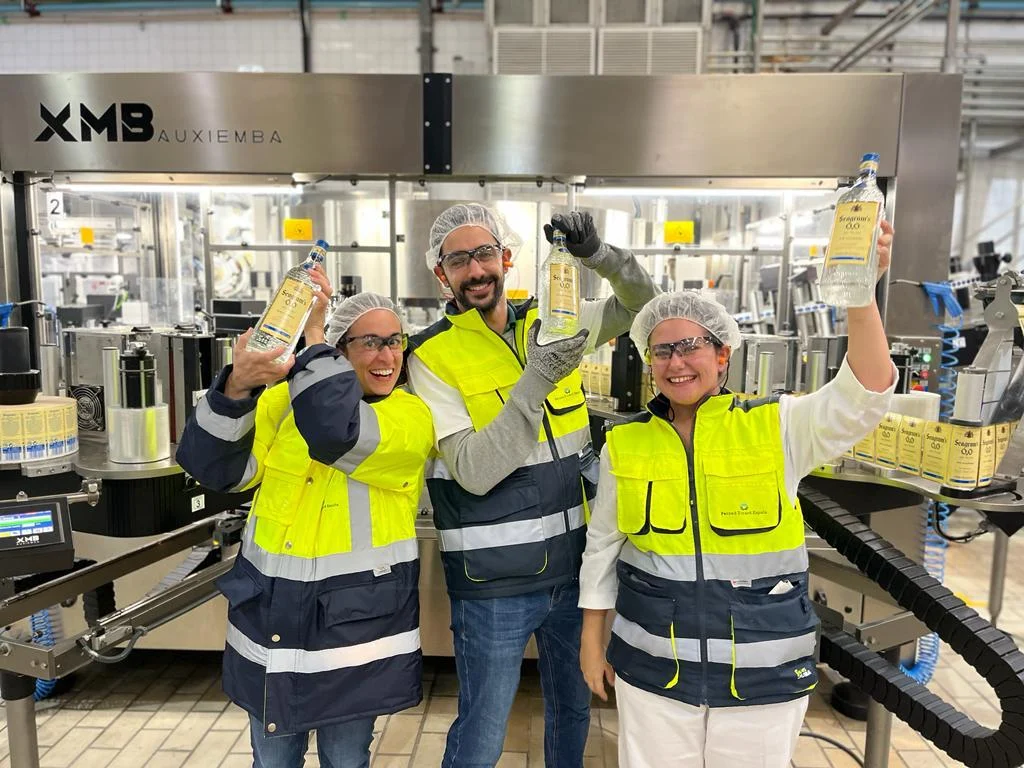 Equipo de profesionales en el entorno de producción